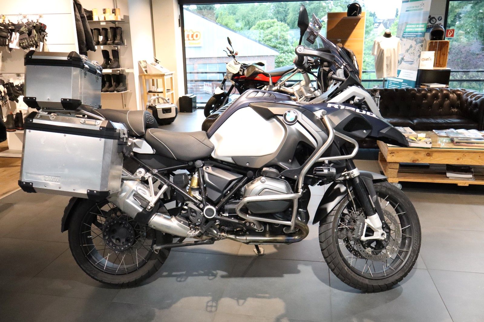 Fahrzeugabbildung BMW R1200GS ADV mit Alukoffer & Topcase