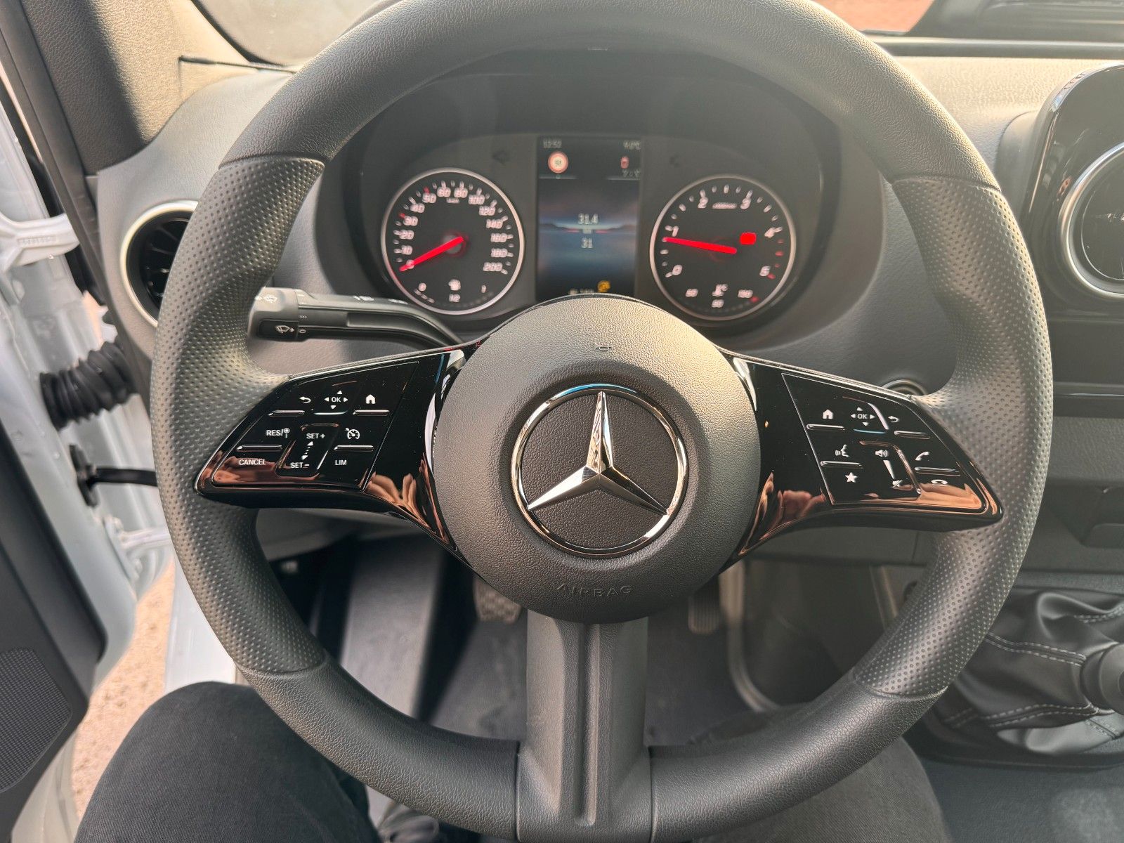 Fahrzeugabbildung Mercedes-Benz Sprinter 317 CDI 3665 Klima AHK Kamera Fenster