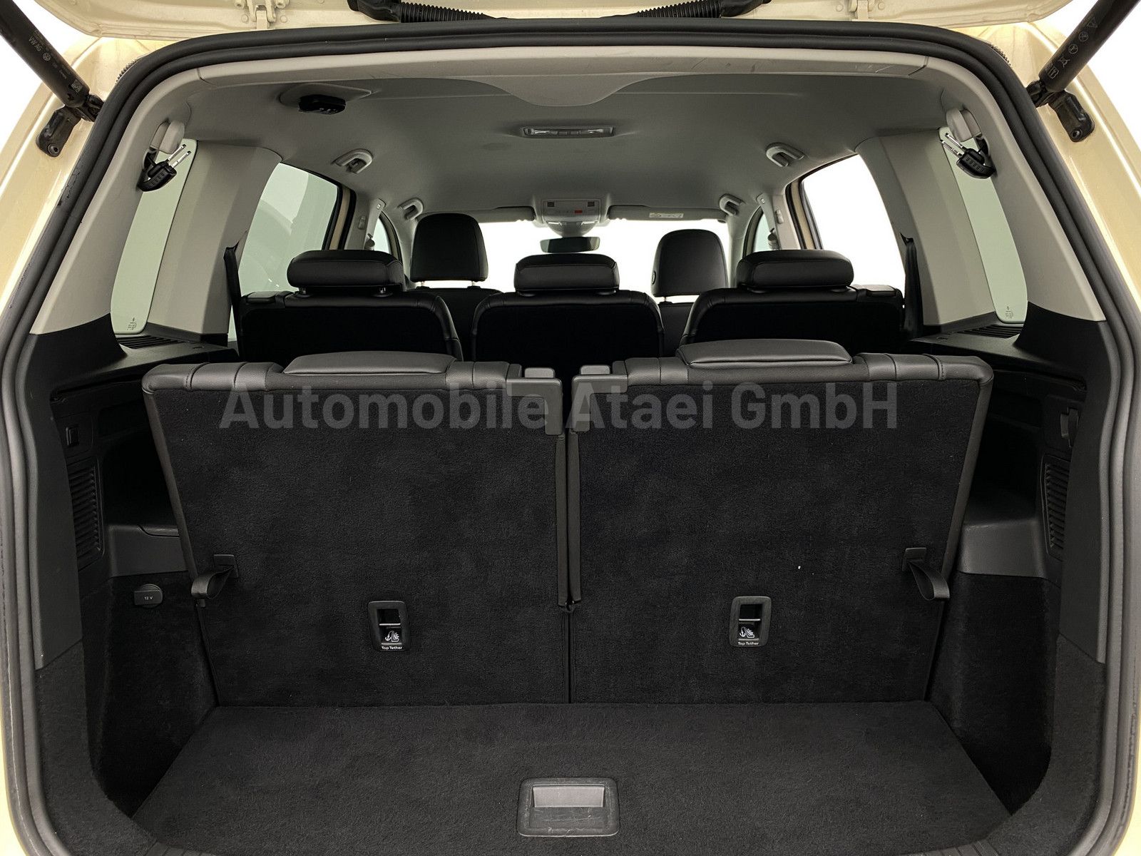 Fahrzeugabbildung Volkswagen Touran DSG *Taxi* 7-SITZE+NAVI+LEDER (9277)