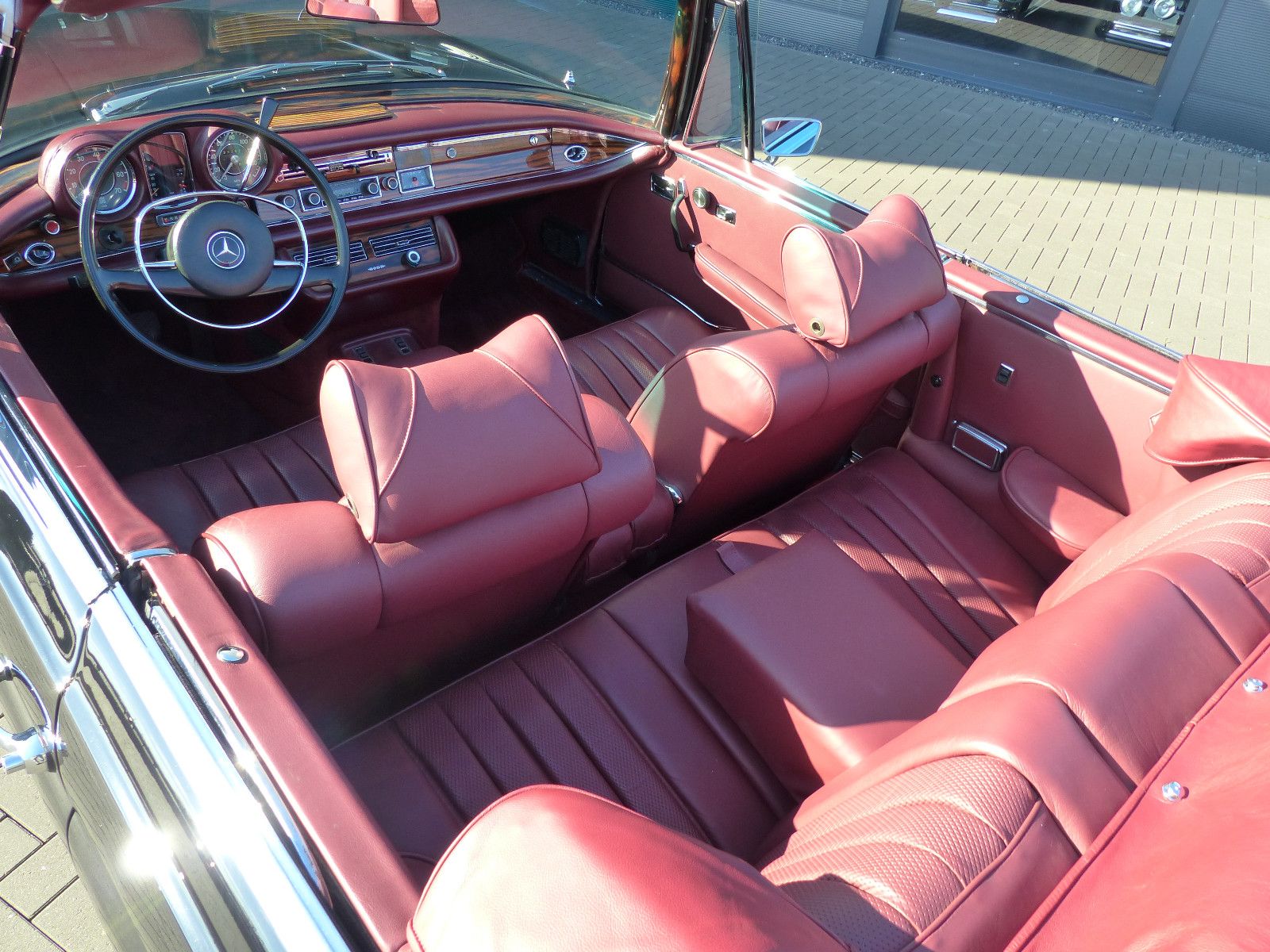 Fahrzeugabbildung Mercedes-Benz 280 SE 3,5  Cabriolet  111027... *Alle Extras*