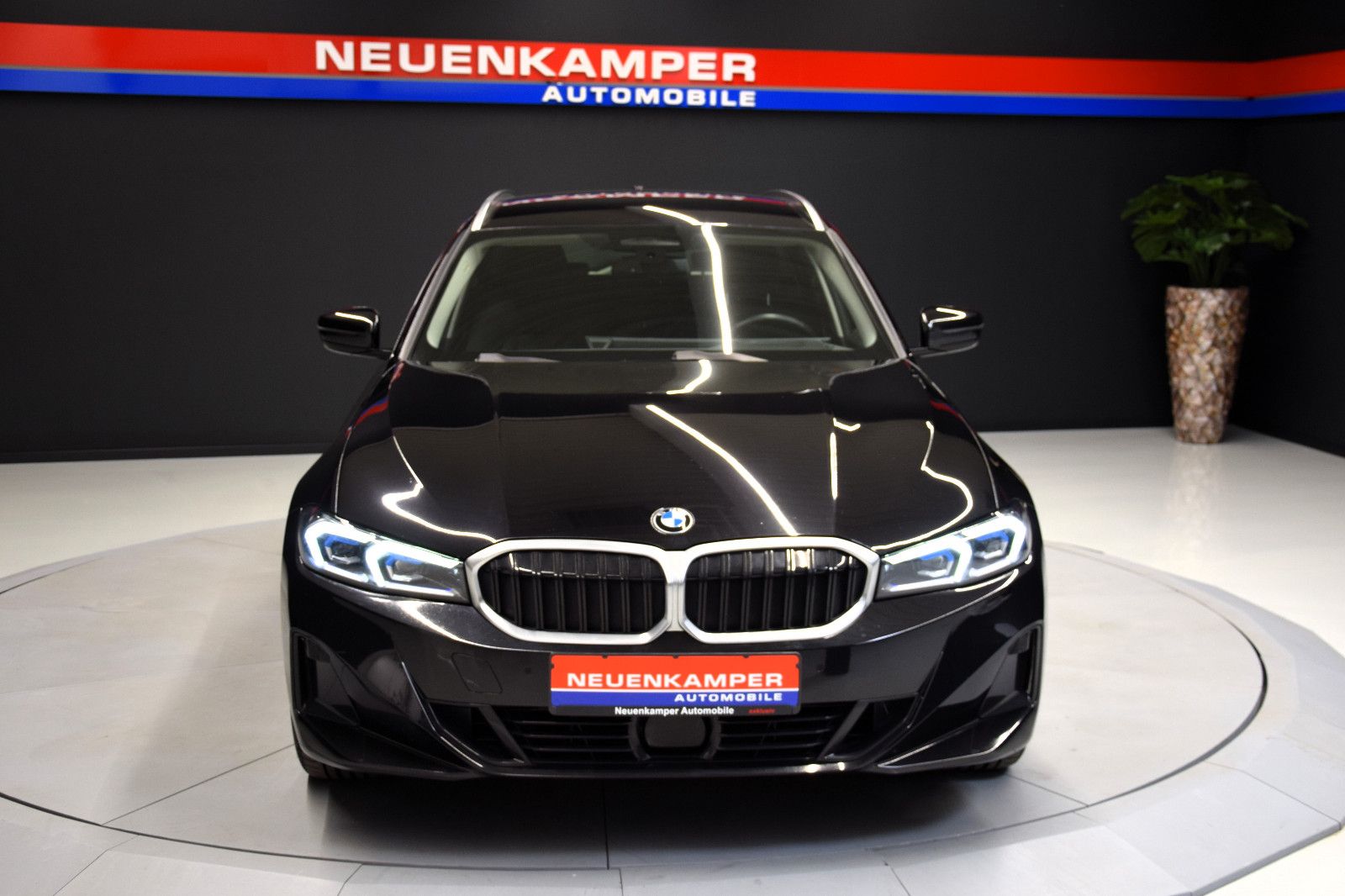 Fahrzeugabbildung BMW 320d xDrive Touring Autom HuD LED ACC AHK Kamera