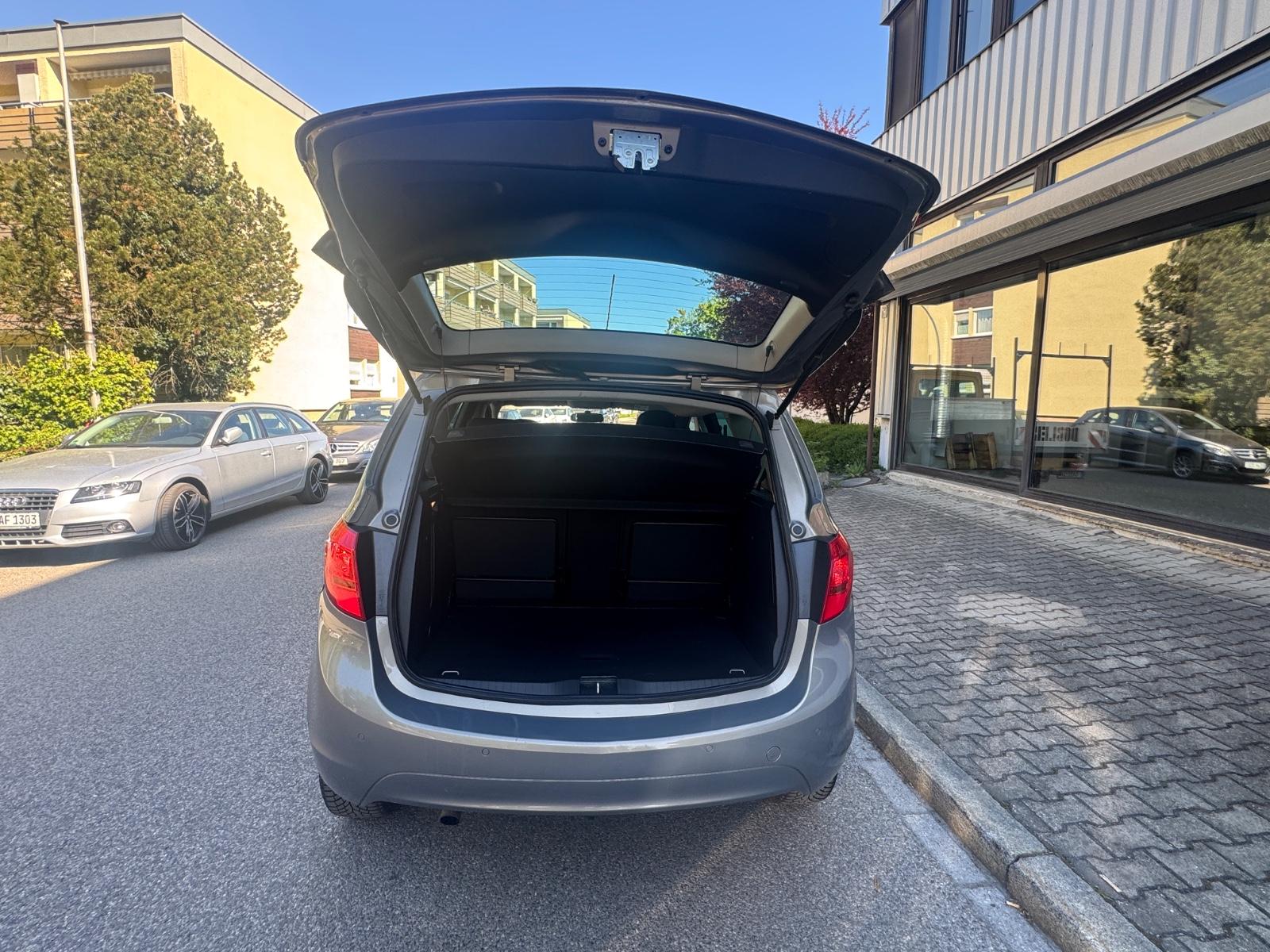 Opel Meriva 2015 — photo 11