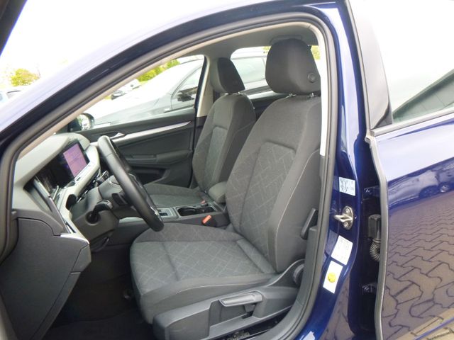 Fahrzeugabbildung Volkswagen Golf VIII 1,0 eTSI Life >AUT/NAV/LED/KAM/SHZ<