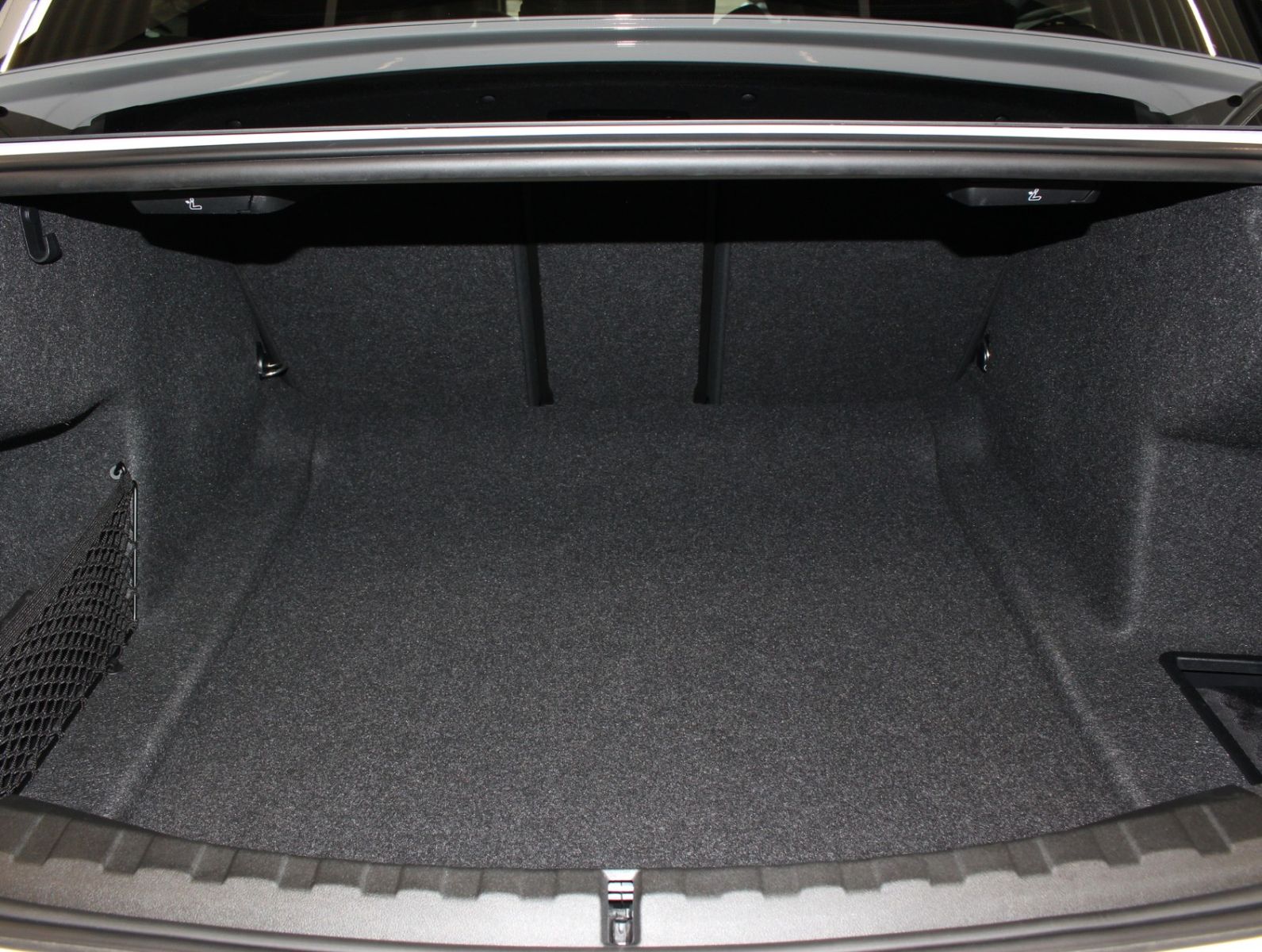 Fahrzeugabbildung BMW 320i LED*Standhzg*HUD*Memory*Harman Kardon