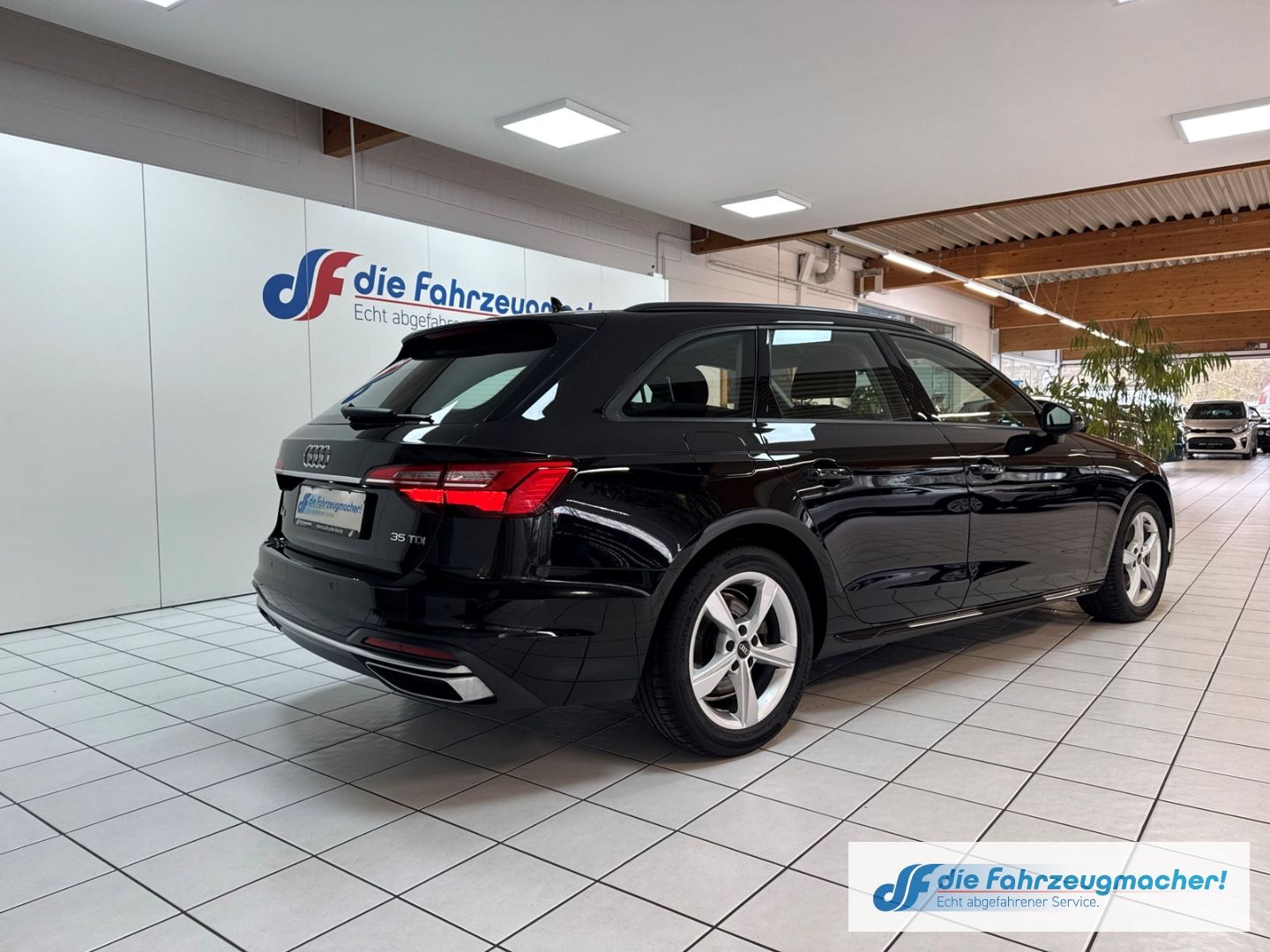 Fahrzeugabbildung Audi A4 Avant 35 TDI advanced 2.0 Navi LED 3-Zonen-Kl