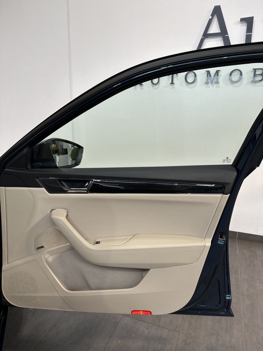 Fahrzeugabbildung SKODA Superb Combi 4x4 L&K NAV+MATRIX+ACC+PANO+CANTON