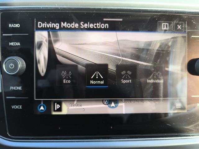 Fahrzeugabbildung Volkswagen T-Roc 1.5 TSI DSG Active LED NAVI KESSY ALLWETTE