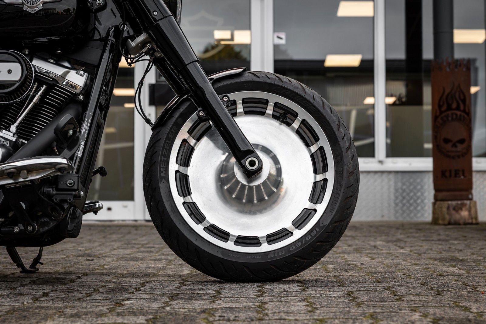 Fahrzeugabbildung Harley-Davidson FLFBS FAT BOY SOFTAIL 114 -JEKILL&HYDE-