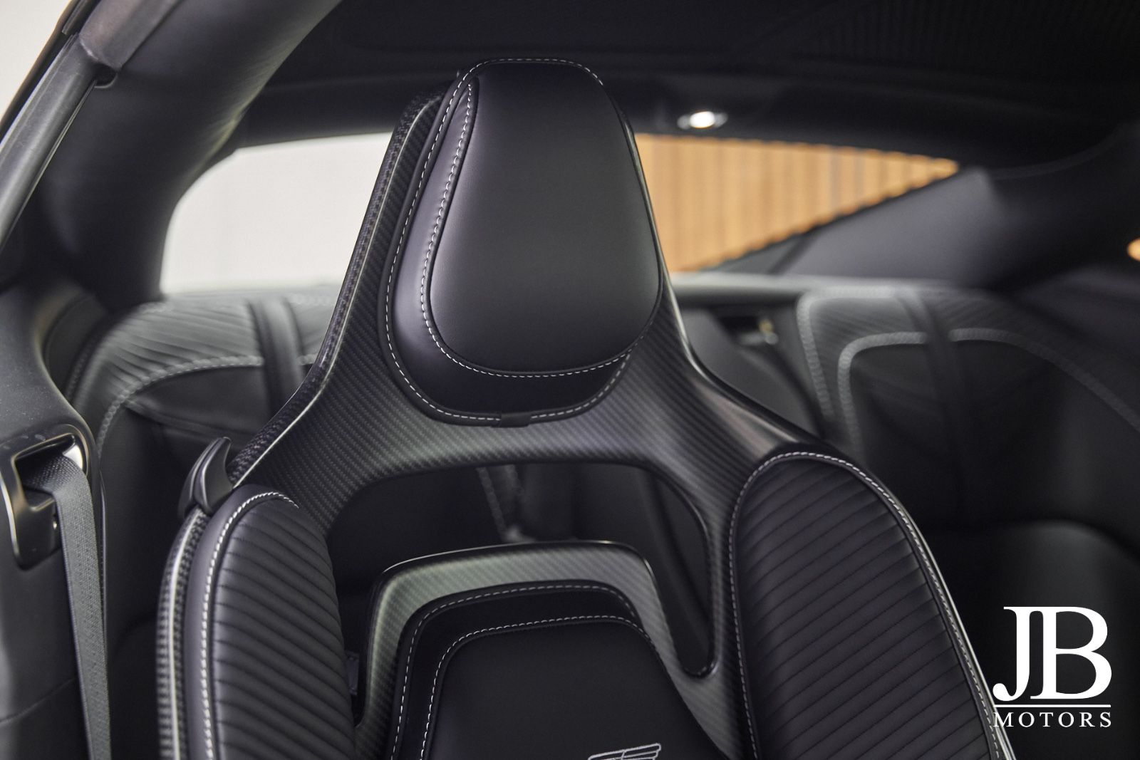Fahrzeugabbildung Aston Martin DBS V12 770 Ultimate Carbon Performance Seats
