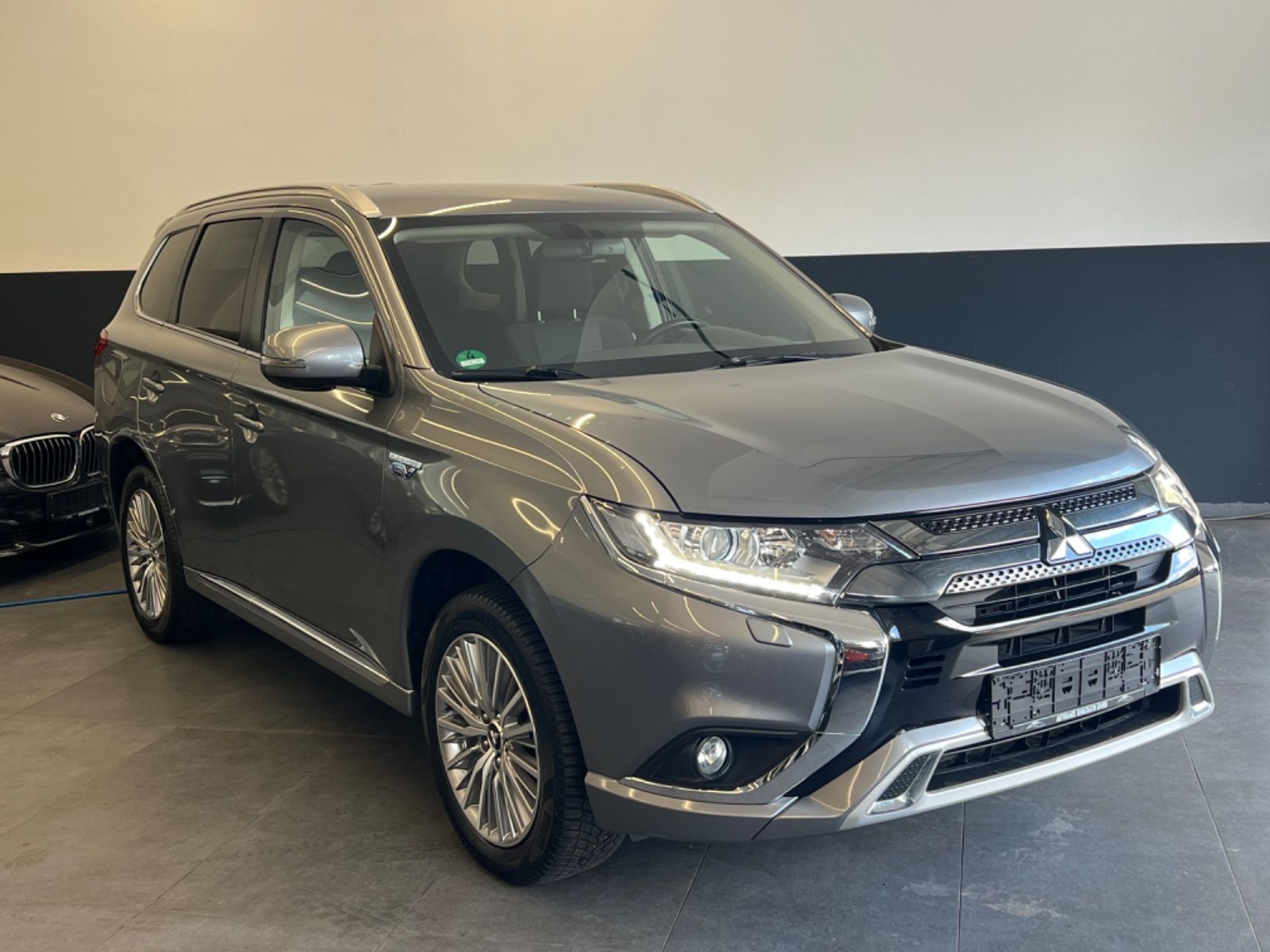 Mitsubishi Outlander PHEV Basis 4WD.Klimaauto.AHK.1Hand imagem 3