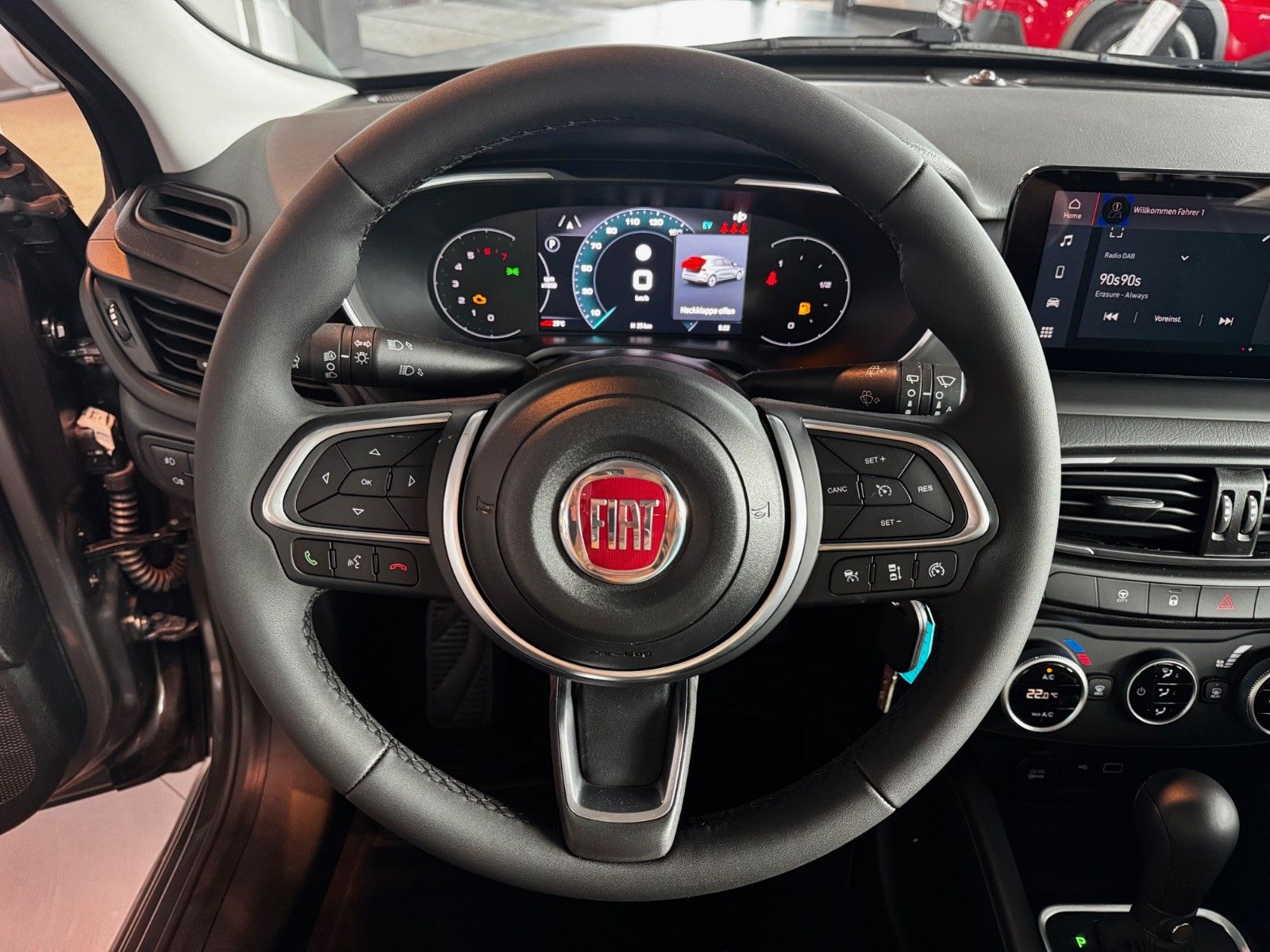 Fahrzeugabbildung Fiat FIAT TIPO MY23-CROSS 1.5 GSE KAMERA SITZH ACC