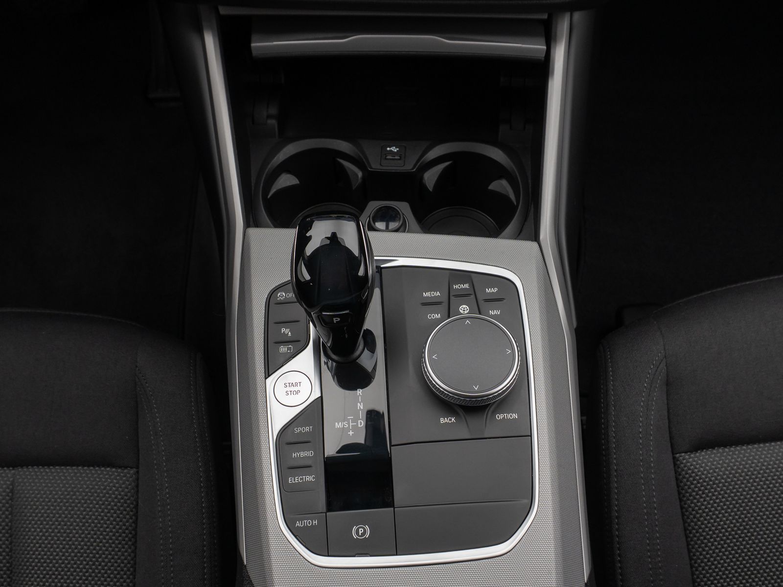 Fahrzeugabbildung BMW 330e CockPitPr Navi PDC Alarm Geschwindigkeitsre