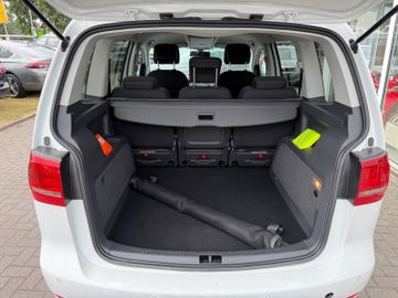 Volkswagen Touran - 12