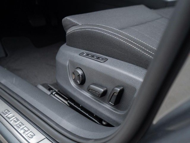 Superb Combi 2.0 TDI Style DSG AHK*MATRIX*360°