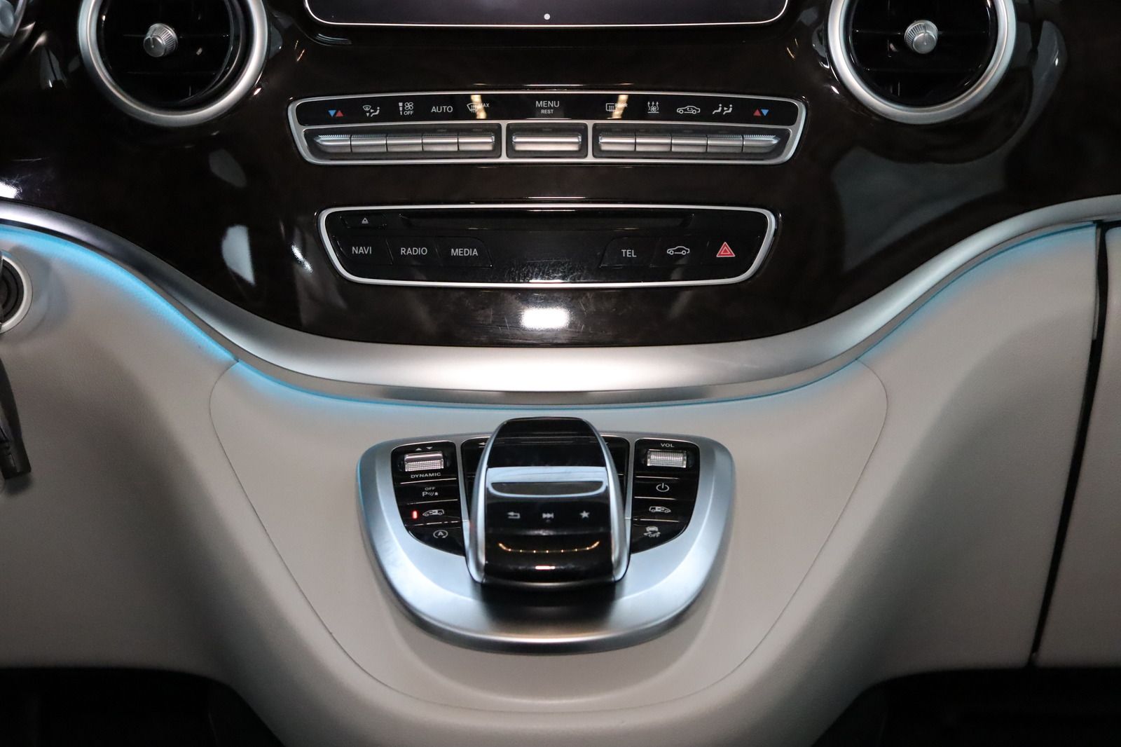 Fahrzeugabbildung Mercedes-Benz V 250 d 4matic Avantgarde * lang * 360 * ILS