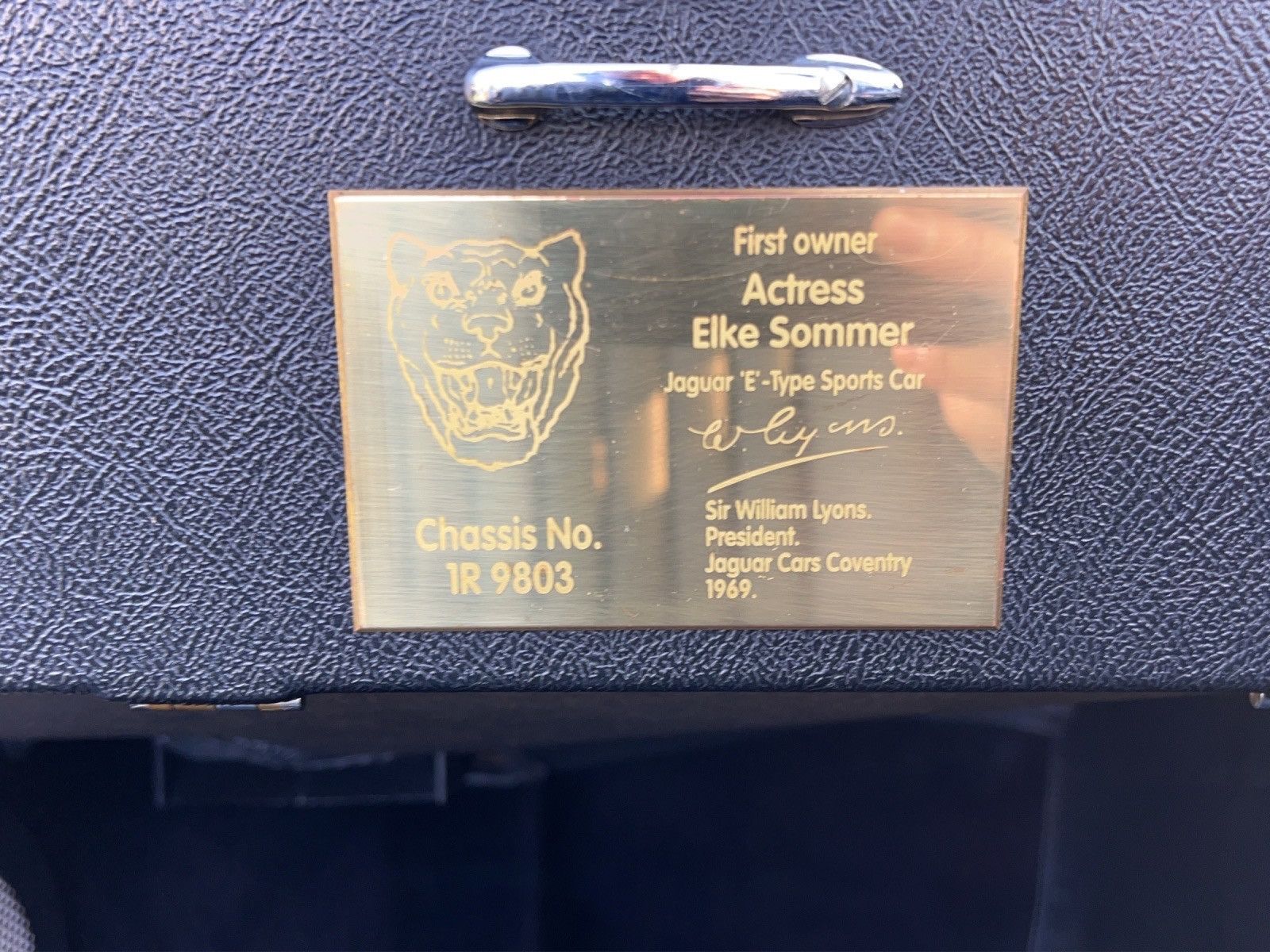 Fahrzeugabbildung Jaguar E-Type 4.2 Cabrio"Elke Sommer"Serie 2 retauriert