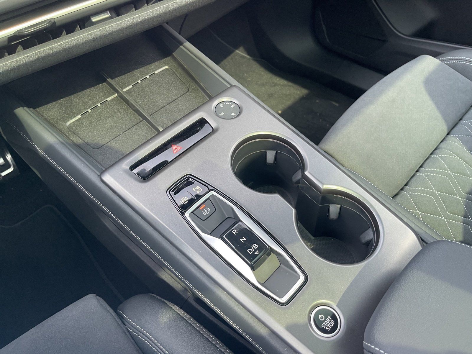 Fahrzeugabbildung Audi Q4 quattro e-tron 220 kW 360,AHK,HUD,Kamera,LED