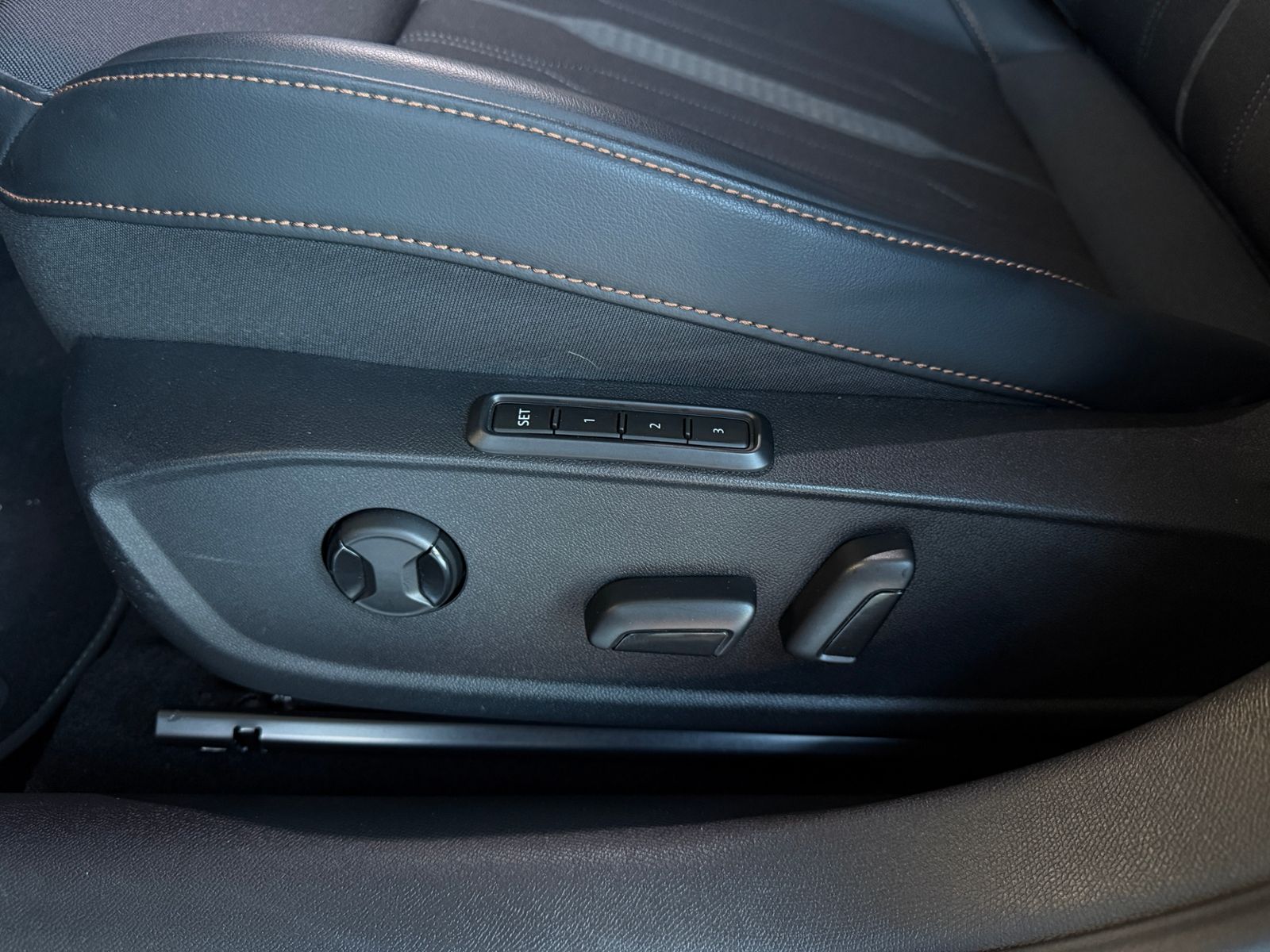 Fahrzeugabbildung CUPRA Leon VZ PANO BEATS ACC RFK