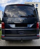 Volkswagen T6 Multivan - blaue Volkswagen T6 Multivan