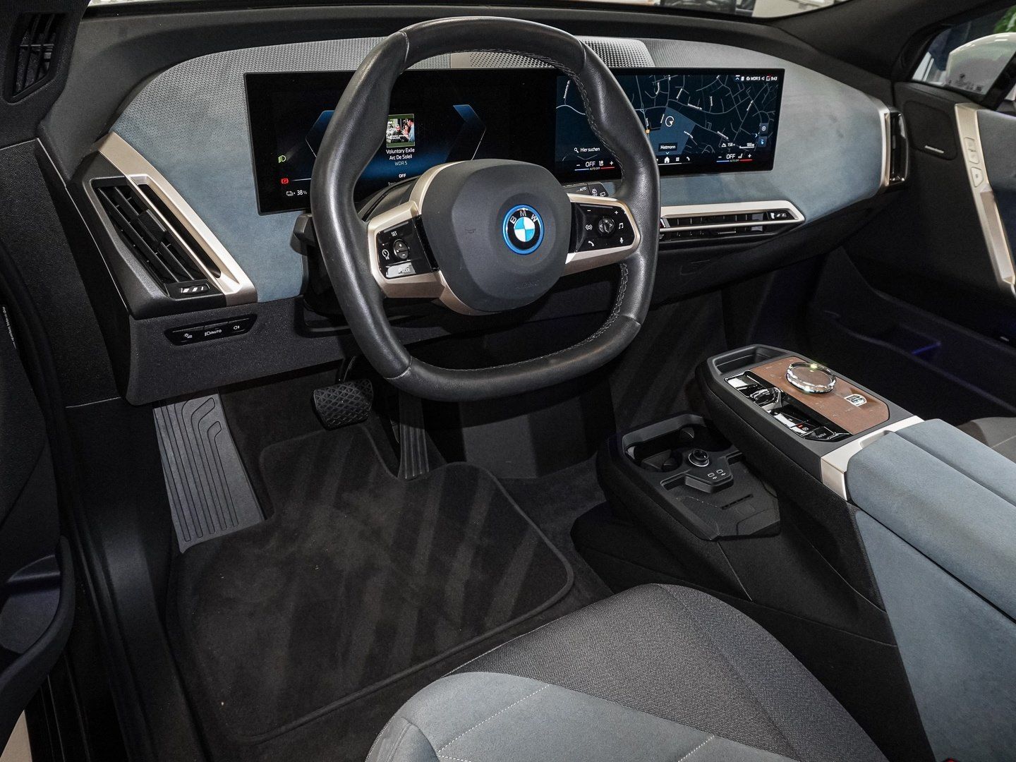 BMW iX xDrive50 M Sport HUD PANO ACC AHK NAVI LED foto 9