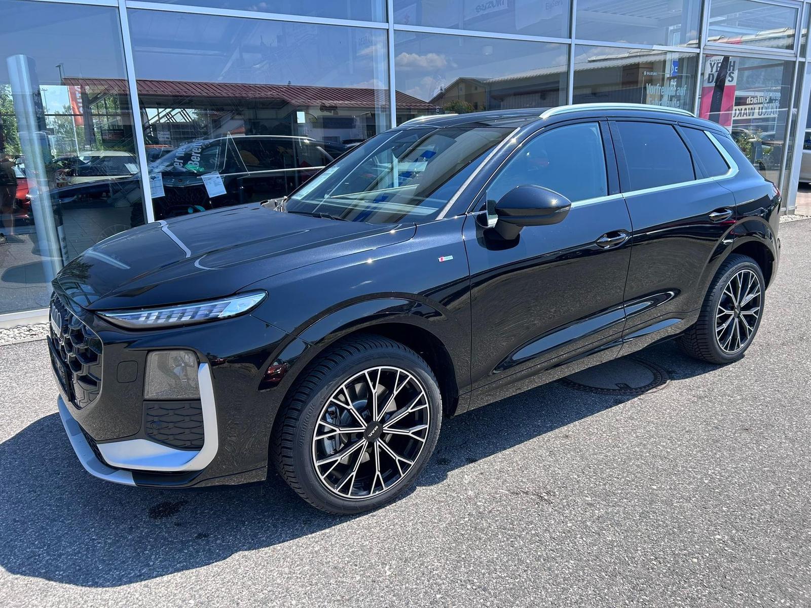 Audi Q3 TFSI quattro 195 kW 2.0 8 Fach Bereift 2.0...