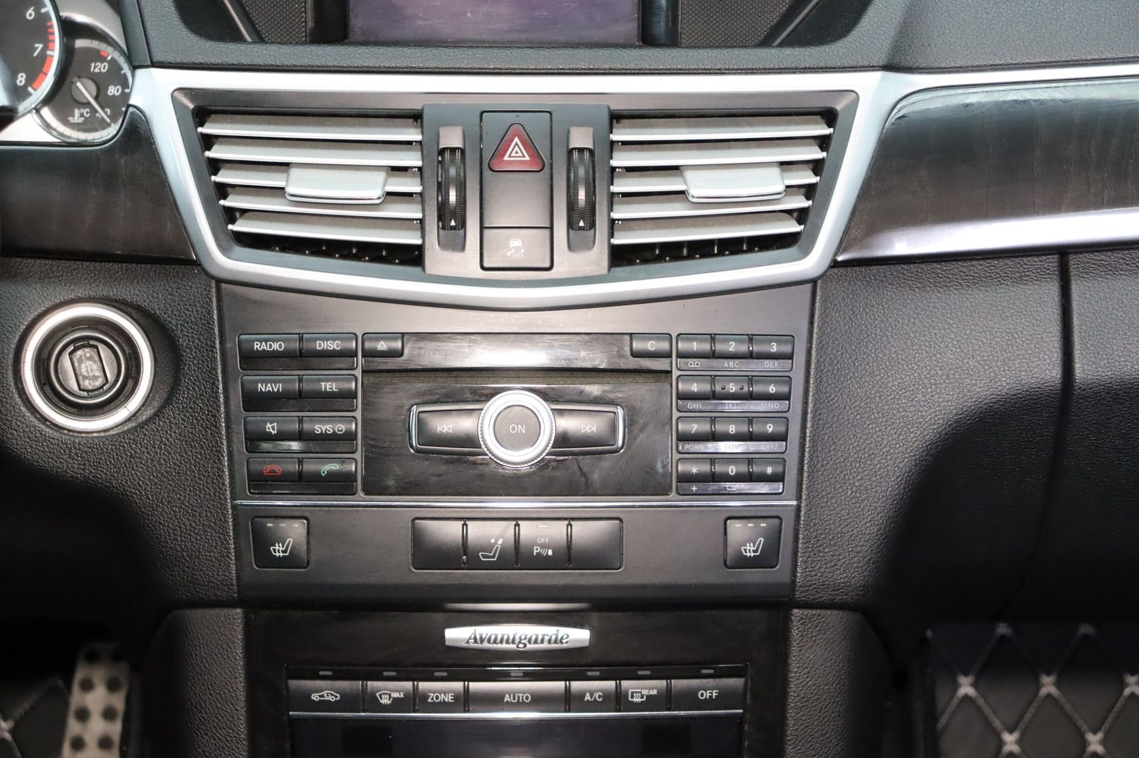 Fahrzeugabbildung Mercedes-Benz E 350 CGI T BlueEFFICIENCY * Navi * Sitzhzg. *