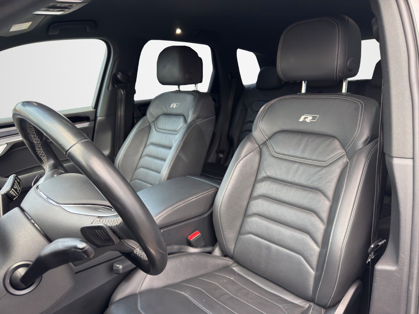 Fahrzeugabbildung Volkswagen TOUAREG 3.0 TDI 2xR-LINE HUD KAM TOTW ACTIV