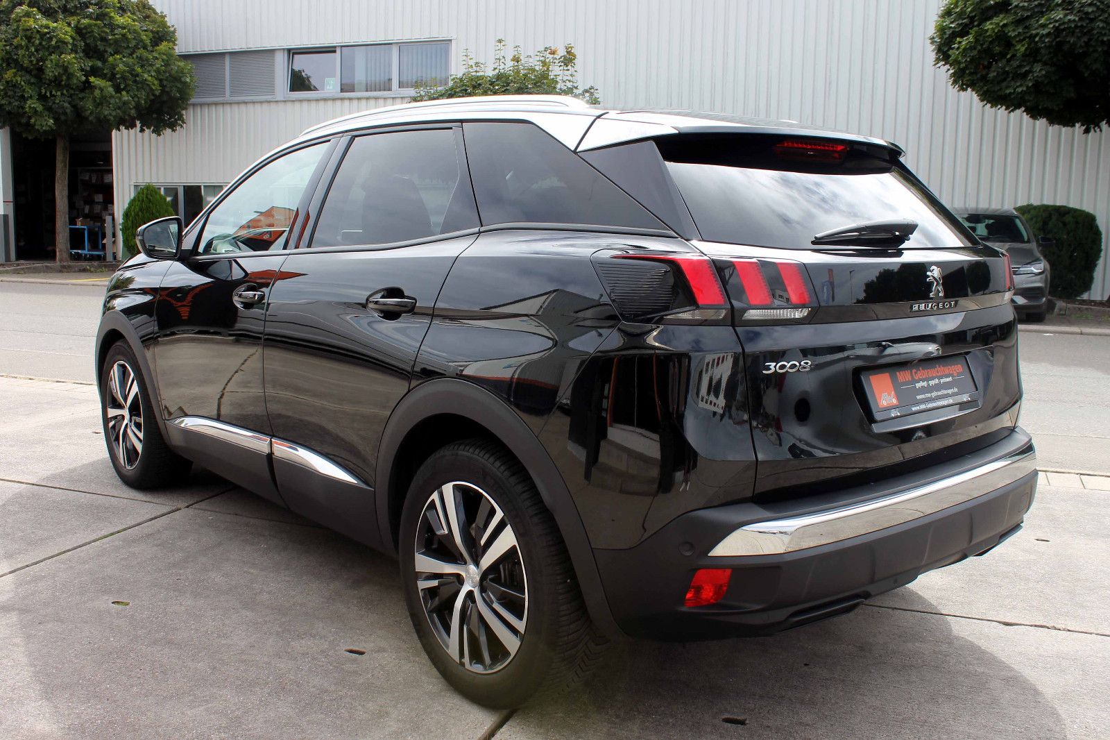 Fahrzeugabbildung Peugeot 3008 PureTech 180 Allure LED ACC 360° PANO SHZ