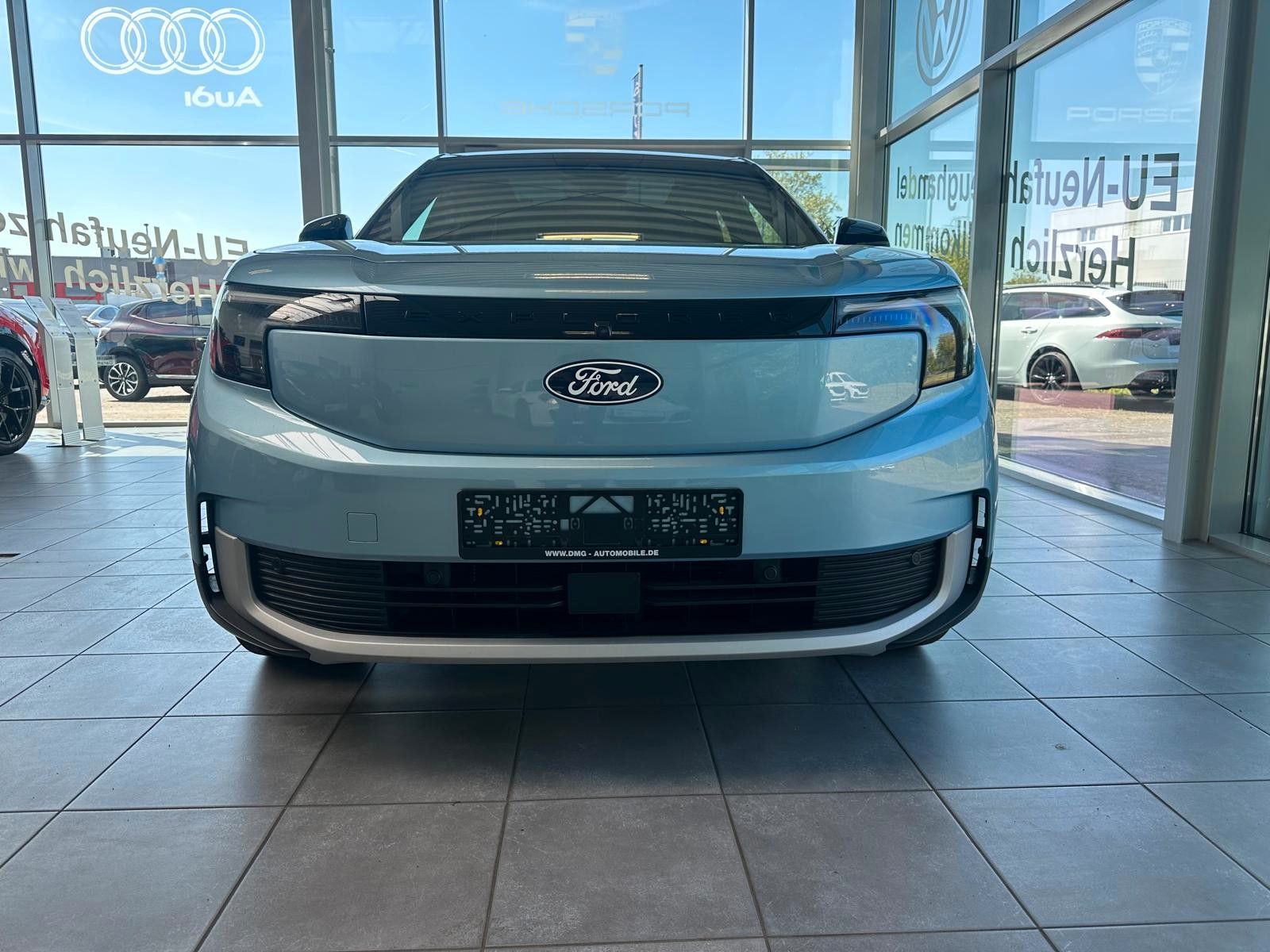 Fahrzeugabbildung Ford Explorer Premium RWD range extender