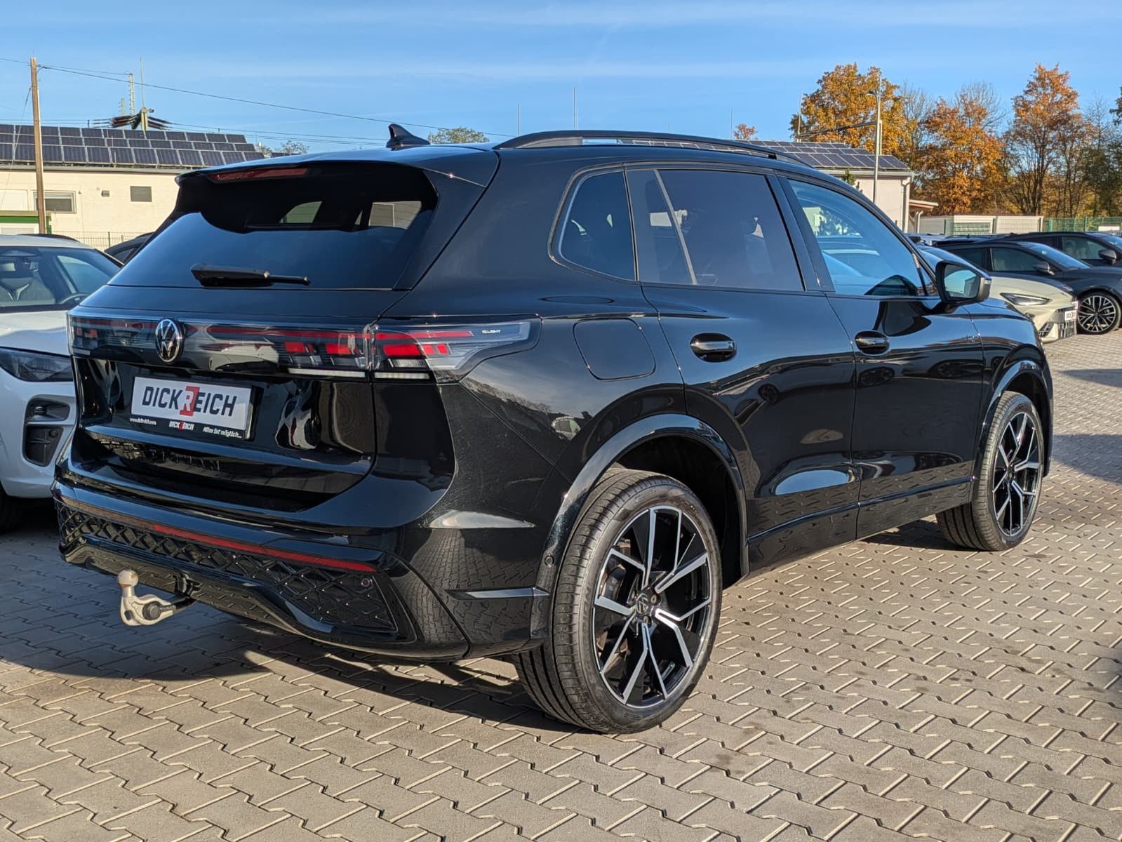 Fahrzeugabbildung Volkswagen Tiguan 2.0 TDI 4M R-Line PANO*H&K*AHK*MATRIX*20"