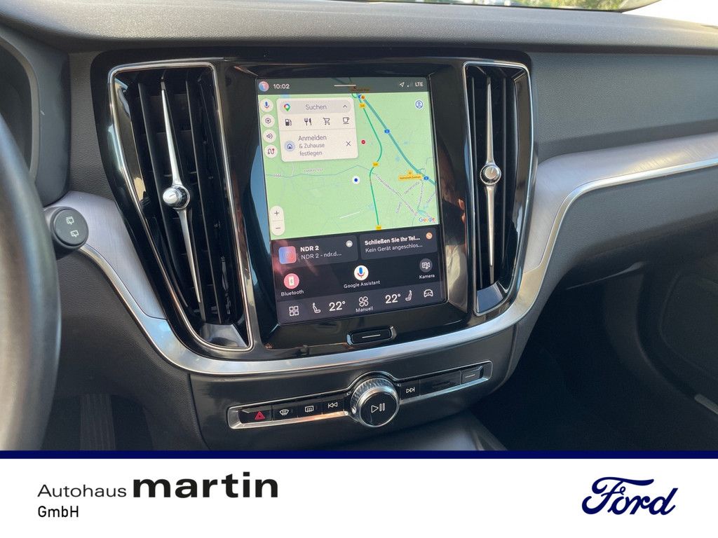 Fahrzeugabbildung Volvo V60 Kombi 2.0 Core PDC KAMERA NAVI W-LAN LED