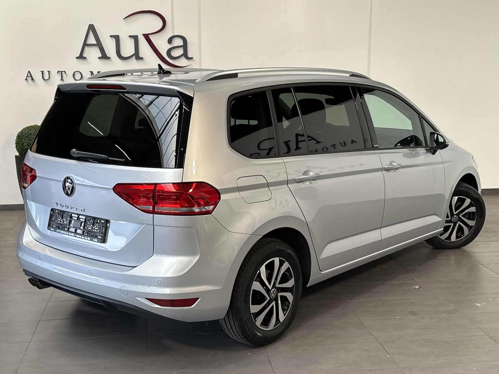 Fahrzeugabbildung Volkswagen Touran 2.0 TDI DSG Active NAV+IQ-LIGHT+KAM+16ZO