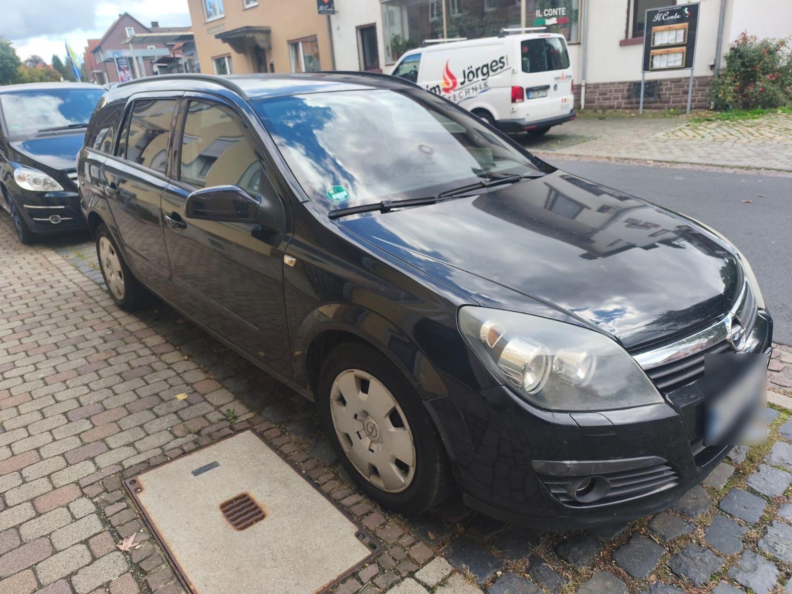 Opel Astra 2006 — rear view