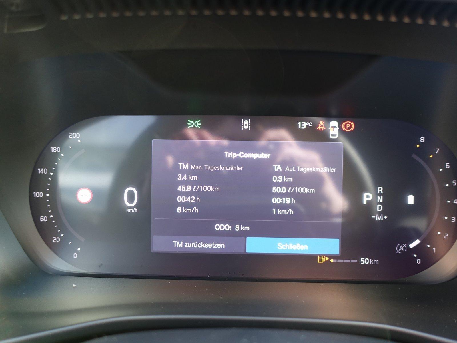 Volvo XC40 Black Edition Plus B3/E-Sitze/H&K