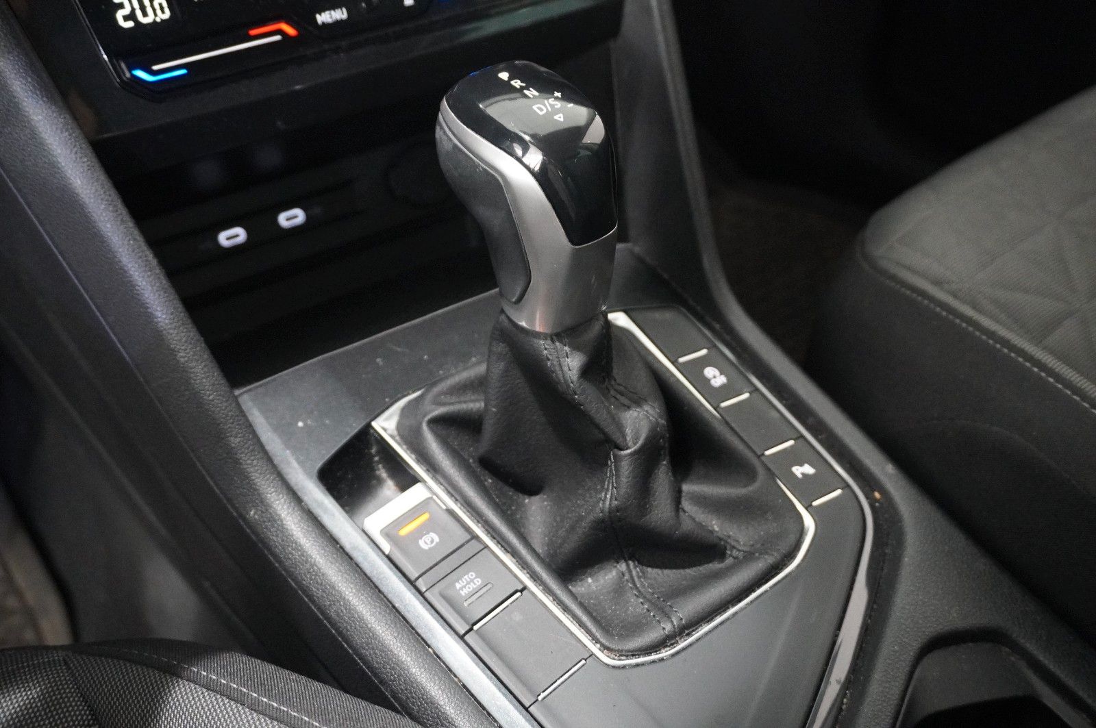 Fahrzeugabbildung Volkswagen Tiguan 1.5 TSI LIFE DSG NAVI/LED/ACC/SHZ/PDC/DAB