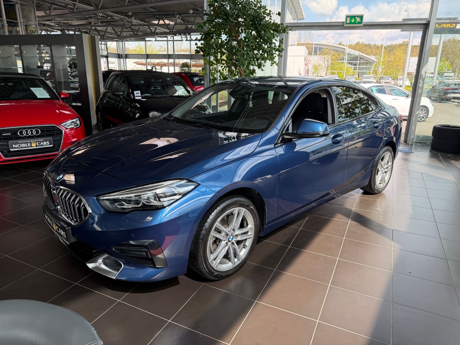 Fahrzeugabbildung BMW 218i Gran Coupe Luxury Line Shadow LED NAV SHZ