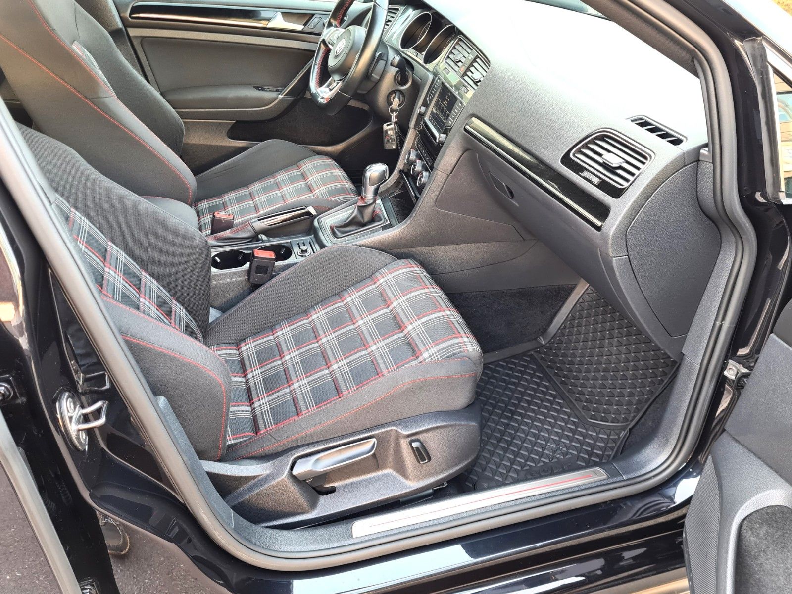 Volkswagen Golf 2.0 TSI DSG BMT GTI foto 9