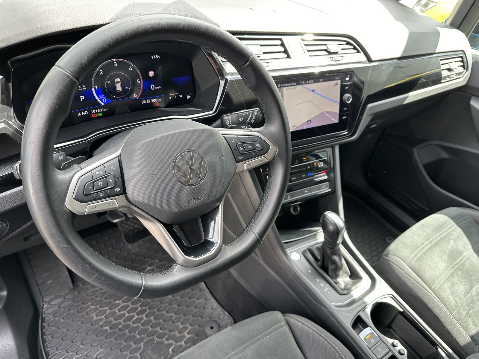 Fahrzeugabbildung Volkswagen Touran Comfortline 2.0 TDI DSG NAV+LED+ACC+AHK
