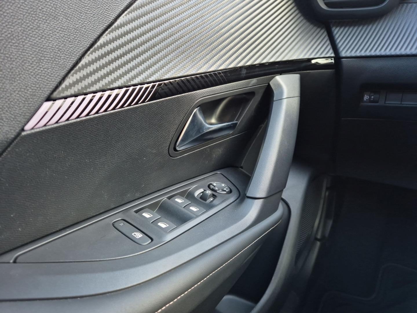 Peugeot 2008 Allure Hybrid AT Navi AHK-abnehmbar Grip Co