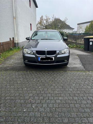 BMW 320i - E90