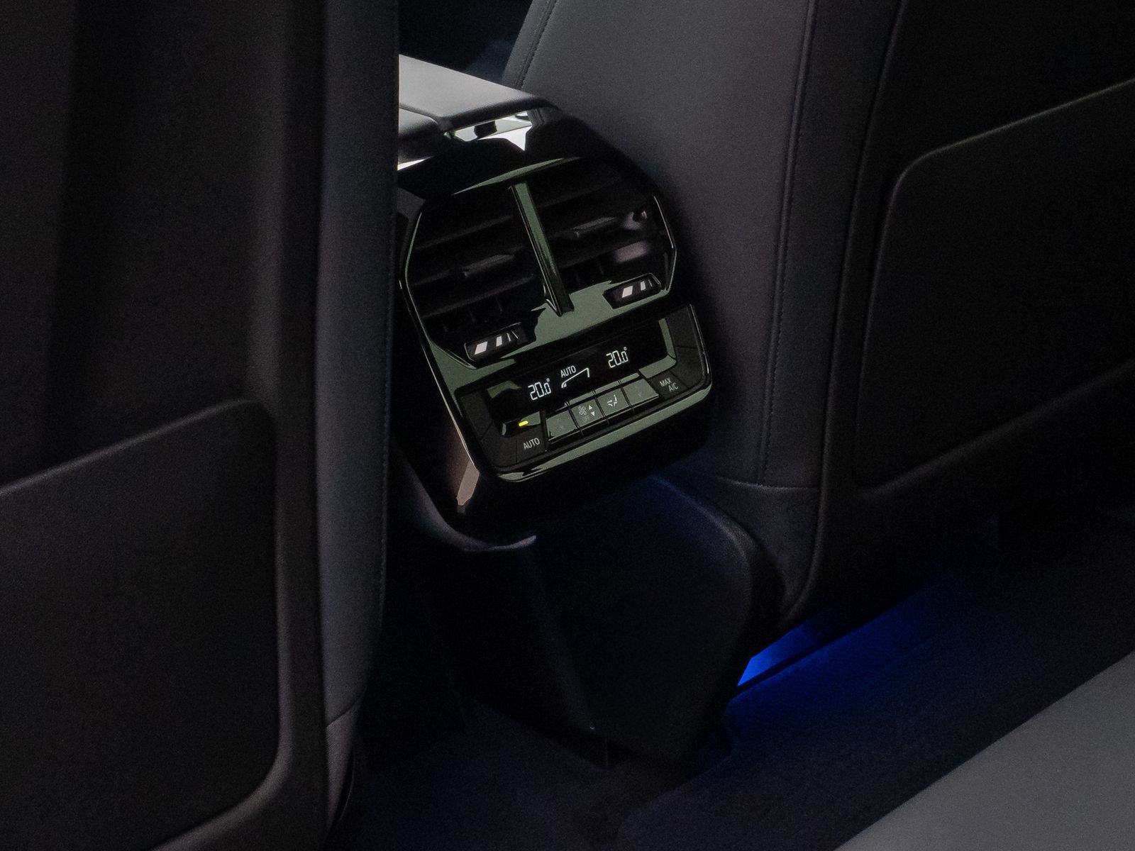Fahrzeugabbildung BMW iX xD40 Sport SkyLounge Laser 360°DAB H/K 22Zoll