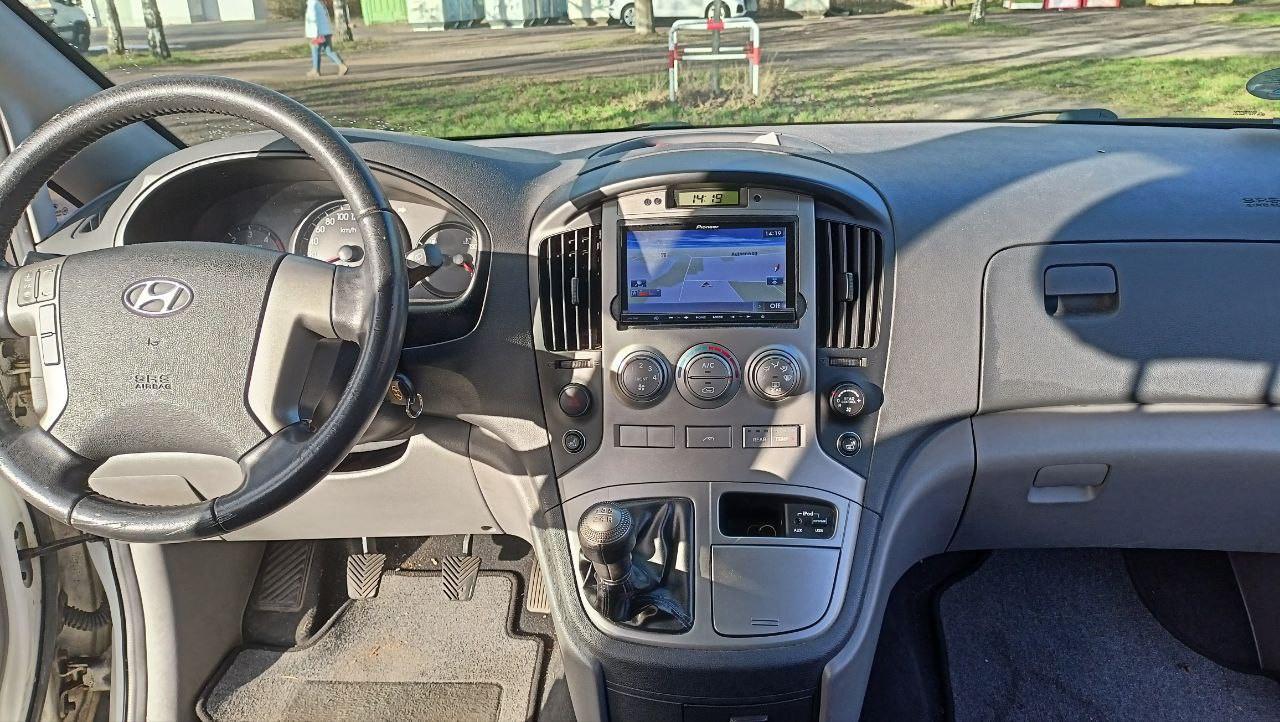 Hyundai Vollausstattung, 1. Hand, 8-fach bereift