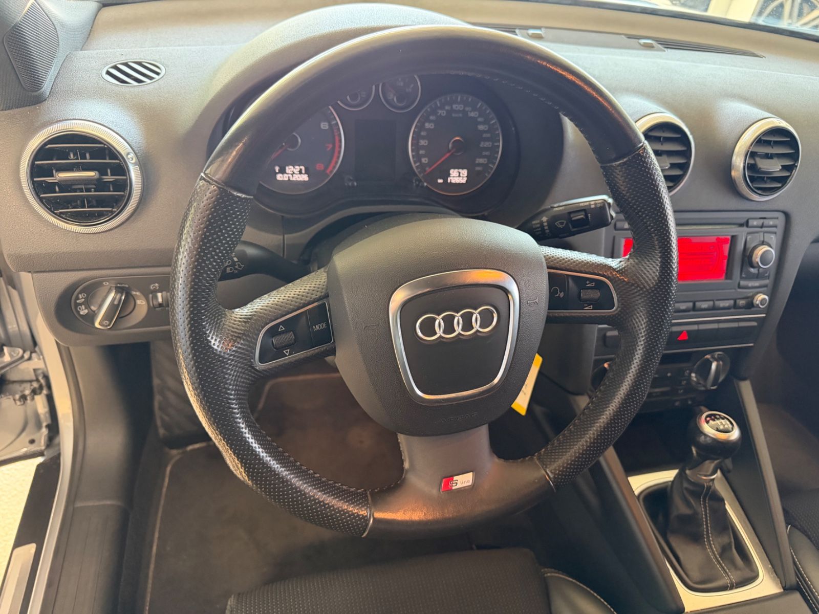 Fahrzeugabbildung Audi A3 Sportback 1.8 TFSI S line Sportpaket plus