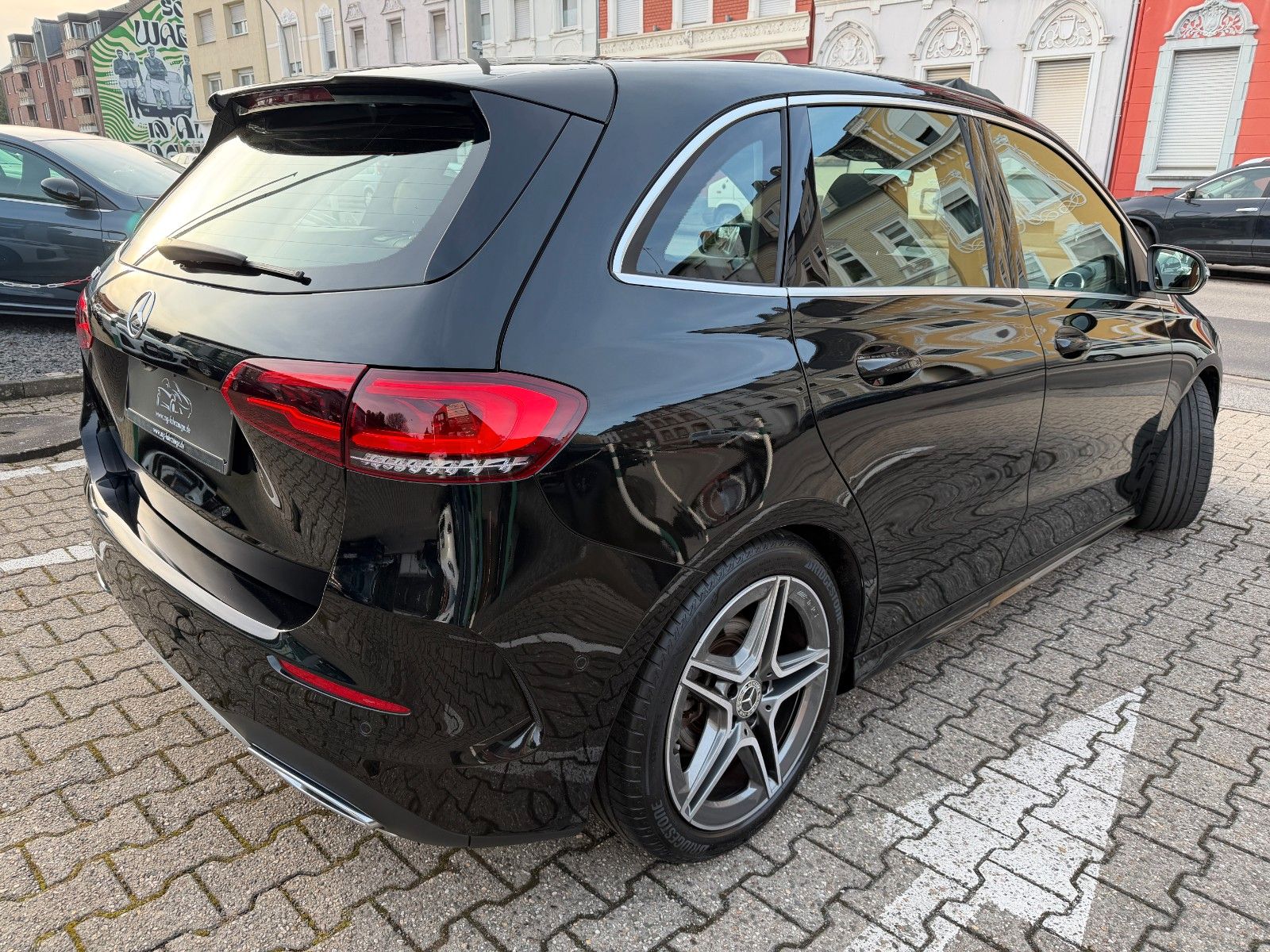 Fahrzeugabbildung Mercedes-Benz B 180 AMG LINE PANO NAVI KAMERA MBUX LED AHK