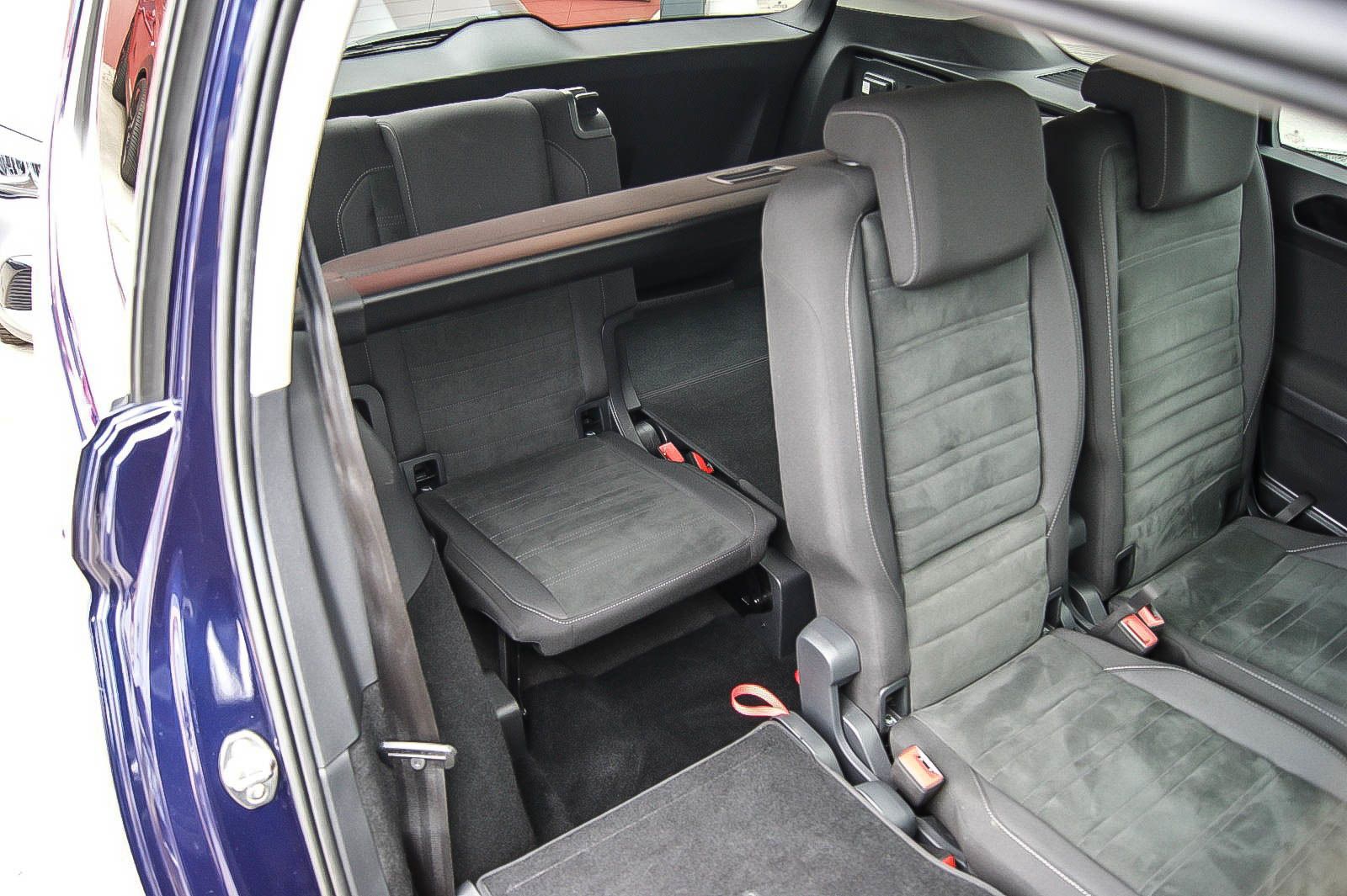 Fahrzeugabbildung Volkswagen Touran 14TSI Highline DSG PANORAMA STDHZG 7SITZE