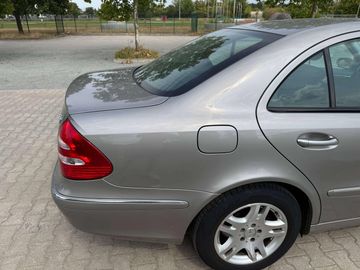 Mercedes E 280 - 5