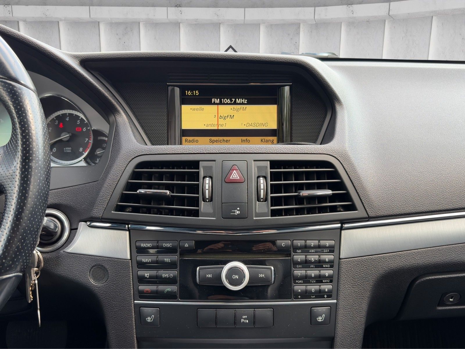Fahrzeugabbildung Mercedes-Benz E 200 E Coupe CGI BlueEfficiency