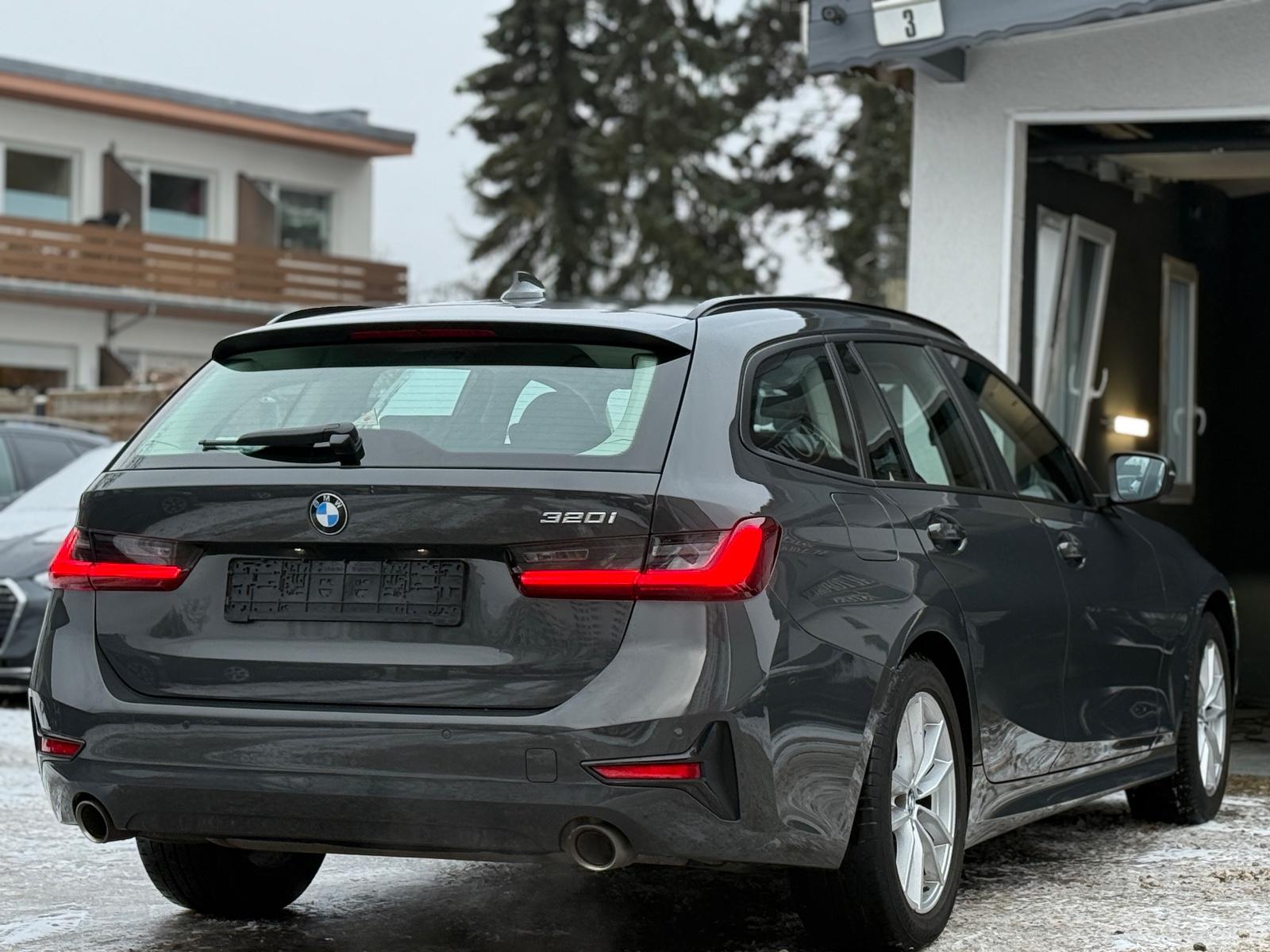 BMW 320i  Touring LASER LEDER PDC