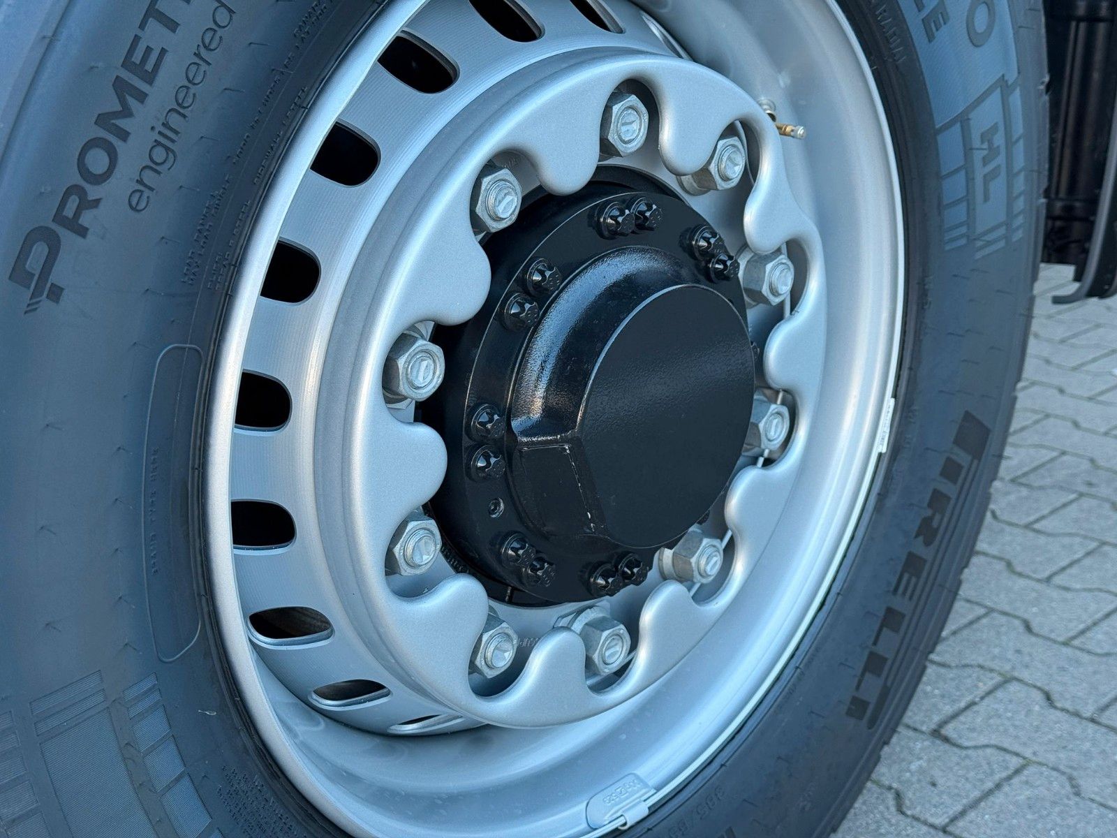 Fahrzeugabbildung MAN TGS 18.480 BL SA 4x2H mit Hydraulikvorbereitung