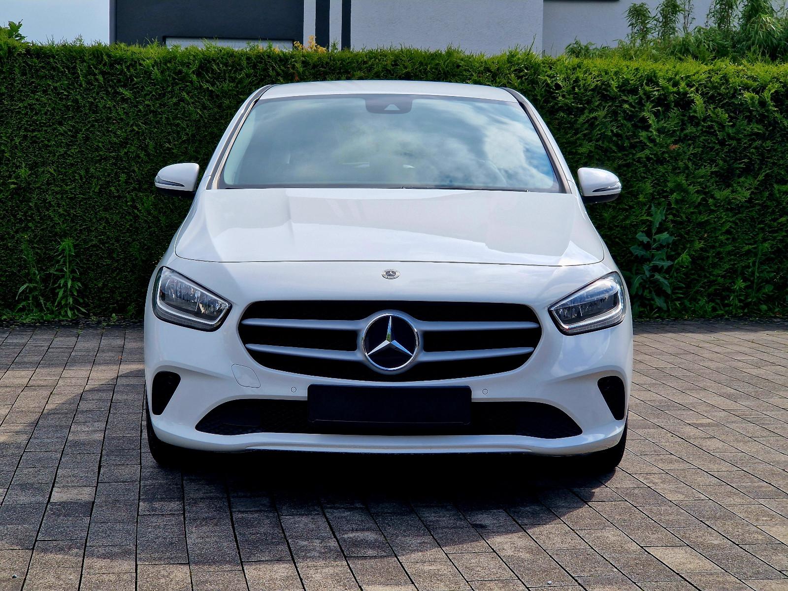 Mercedes-Benz B 180 (Automatik, Teilleder, Navi)